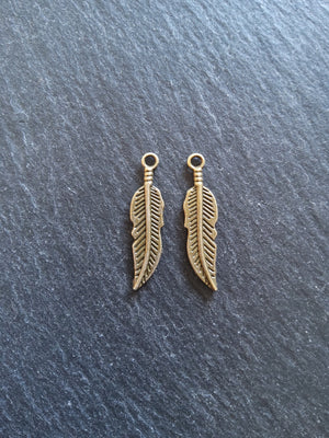 10 or 50 Antique Bronze Tone Feather Charms 30x8x1.5mm Nickel FREE - ContentedCatz