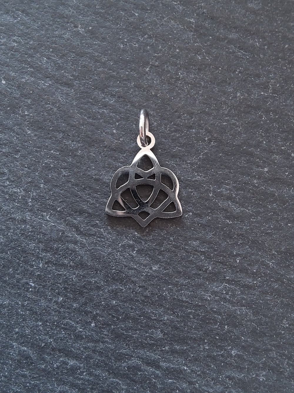 4 or 40 Stainless Steel Irish Love Knot Silver Charms 15x12mm