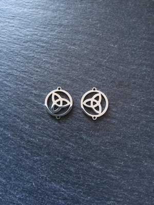 2 or 10 Triquetra Flat Round Stainless Steel Connector Charms 17.5x15x1mm