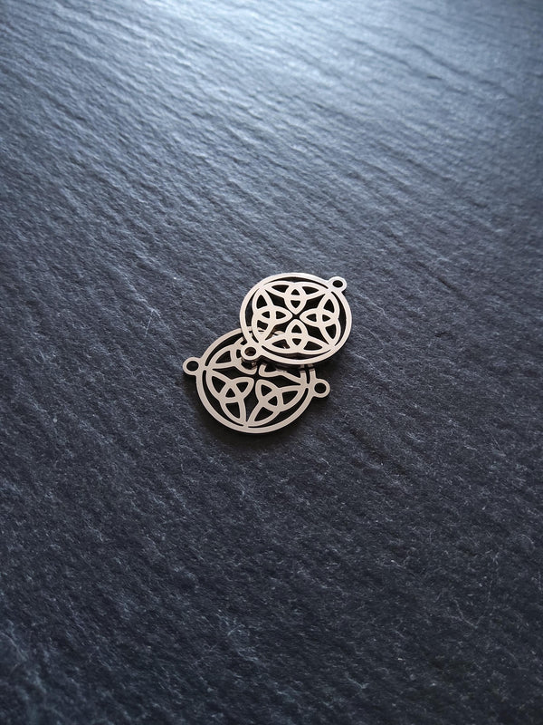 2 or 10 Dara Celtic Knot Flat Round Stainless Steel Connector Charms 18.5x14.5x1mm