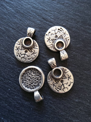1 or 5 African Tribal Round Cave Painting Design Pendant Genuine Silver Plated 30x21.5mm