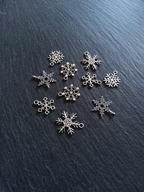 10 or 50 Mixed Snowflake Charms Antique Silver Tone Alloy 11x8mm