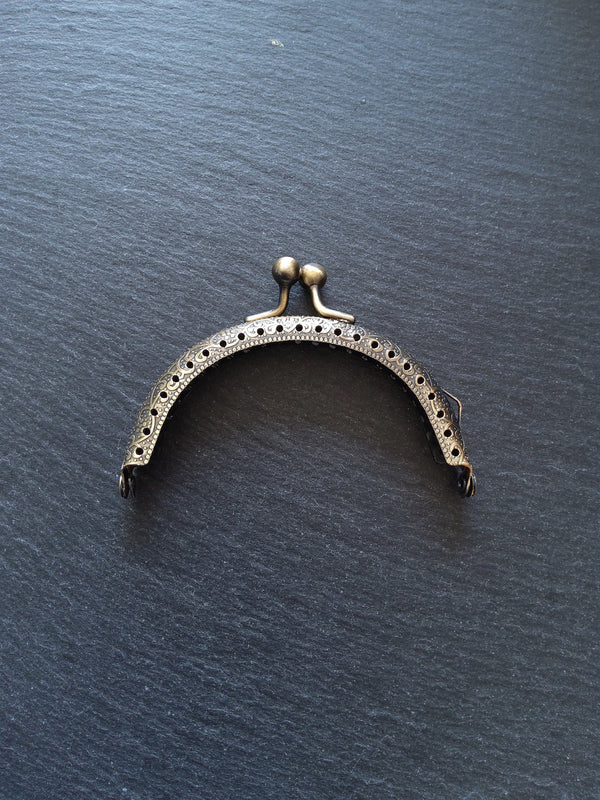 Patterned Antique Bronze 8.5cm Metal Arch Frame Kiss Clasp For Purse Bag (3 3/8 inch)