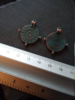 4 or 20 Antique Copper Tone Mandala Mariners Compass Pendants with Green Patina 27x24x1.7mm