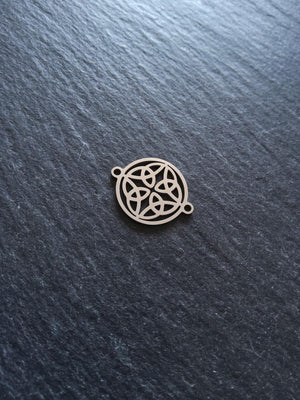 2 or 10 Dara Celtic Knot Flat Round Stainless Steel Connector Charms 18.5x14.5x1mm