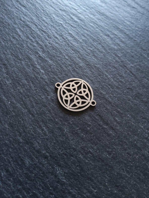 2 or 10 Dara Celtic Knot Flat Round Stainless Steel Connector Charms 18.5x14.5x1mm