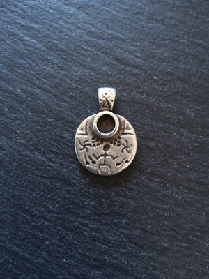 1 or 5 African Tribal Round Cave Painting Design Pendant Genuine Silver Plated 30x21.5mm