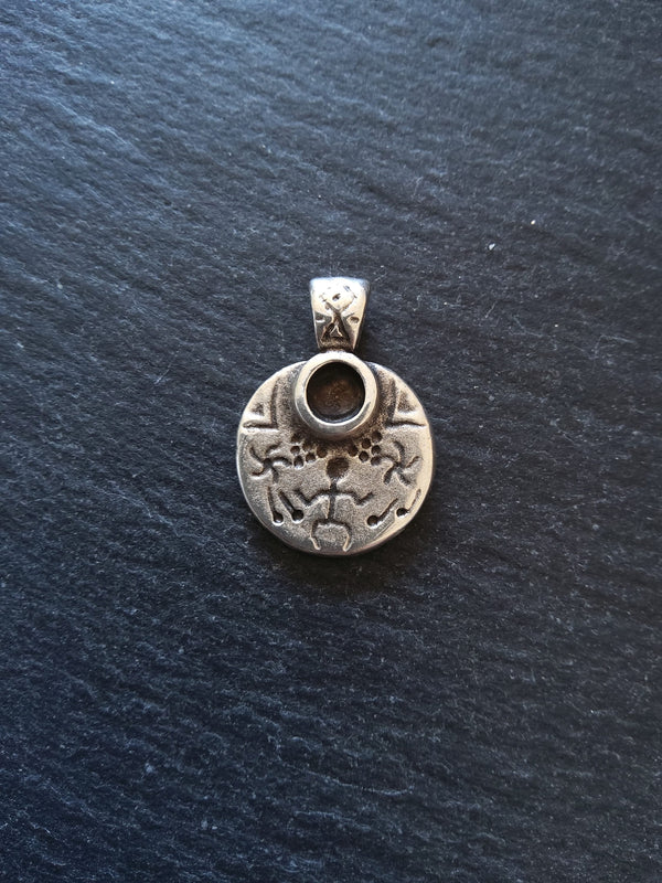 1 or 5 African Tribal Round Cave Painting Design Pendant Genuine Silver Plated 30x21.5mm