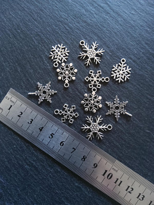 10 or 50 Mixed Snowflake Charms Antique Silver Tone Alloy 11x8mm