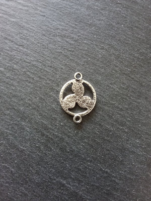 6 or 30 Triple Spiral Triskelion Celtic Connector Charms Antique Silver Tone Round 28x20mm Inactive
