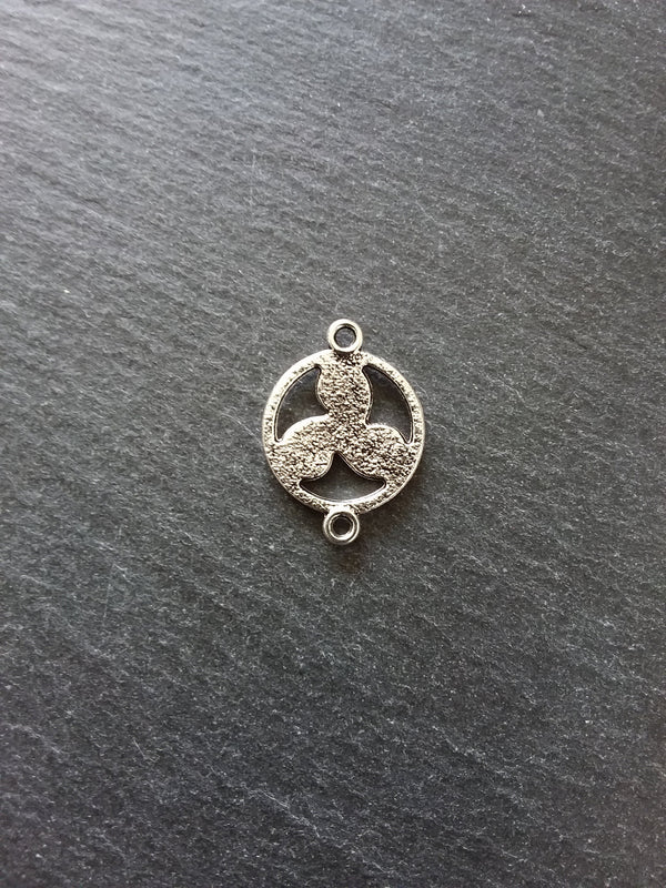 6 or 30 Triple Spiral Triskelion Celtic Connector Charms Antique Silver Tone Round 28x20mm Inactive