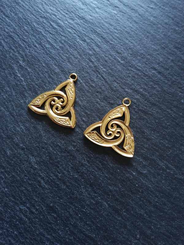 2 or 10 Trinity Celtic Knot Pendants 18K Gold Plated Stainless Steel 26x25x2mm