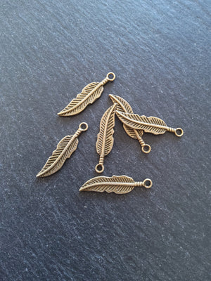 10 or 50 Antique Bronze Tone Feather Charms 30x8x1.5mm Nickel FREE - ContentedCatz