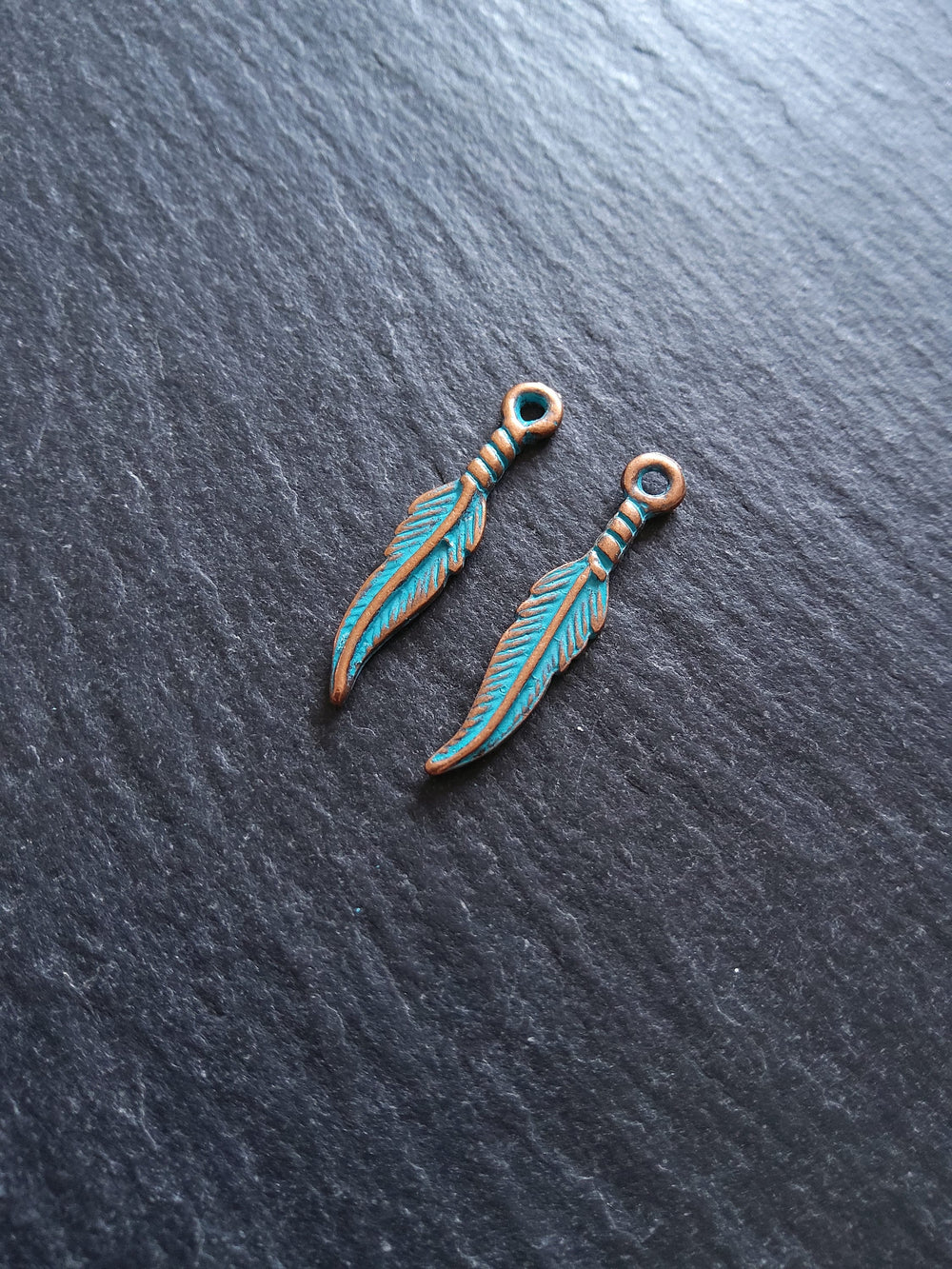 4 or 20 Antique Copper Feather Charms with Blue Patina 27x5x1.8mm - ContentedCatz