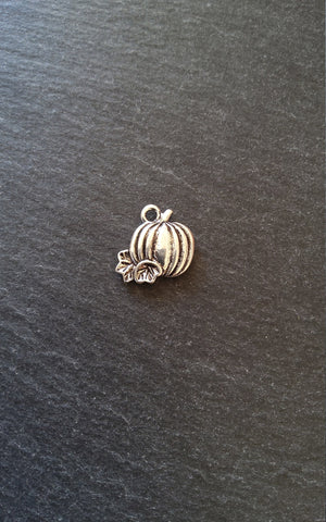 4 or 20 Pumpkin Charms Antique Silver Tone 17x17x3.8mm