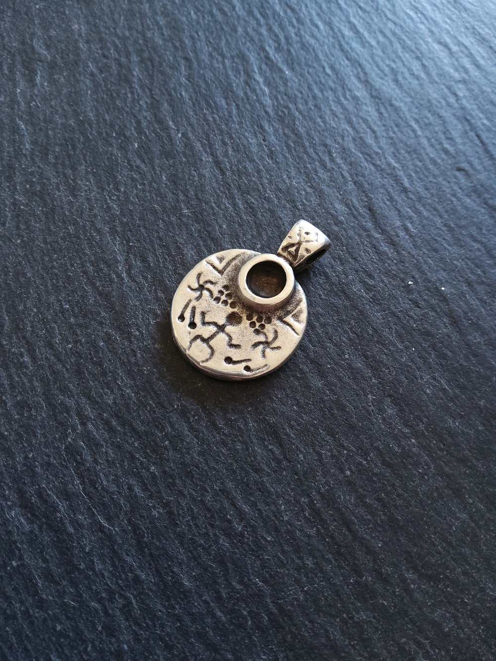 1 or 5 African Tribal Round Cave Painting Design Pendant Genuine Silver Plated 30x21.5mm