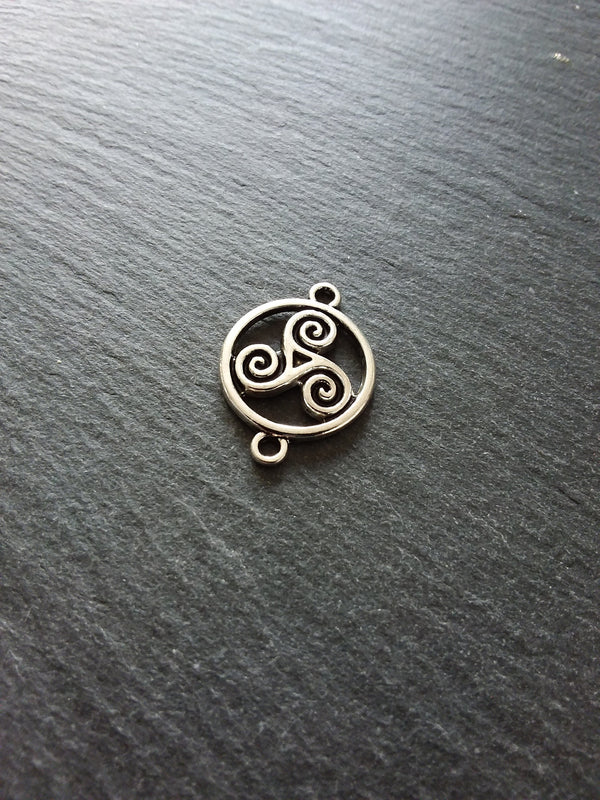 6 or 30 Triple Spiral Triskelion Celtic Connector Charms Antique Silver Tone Round 28x20mm Inactive