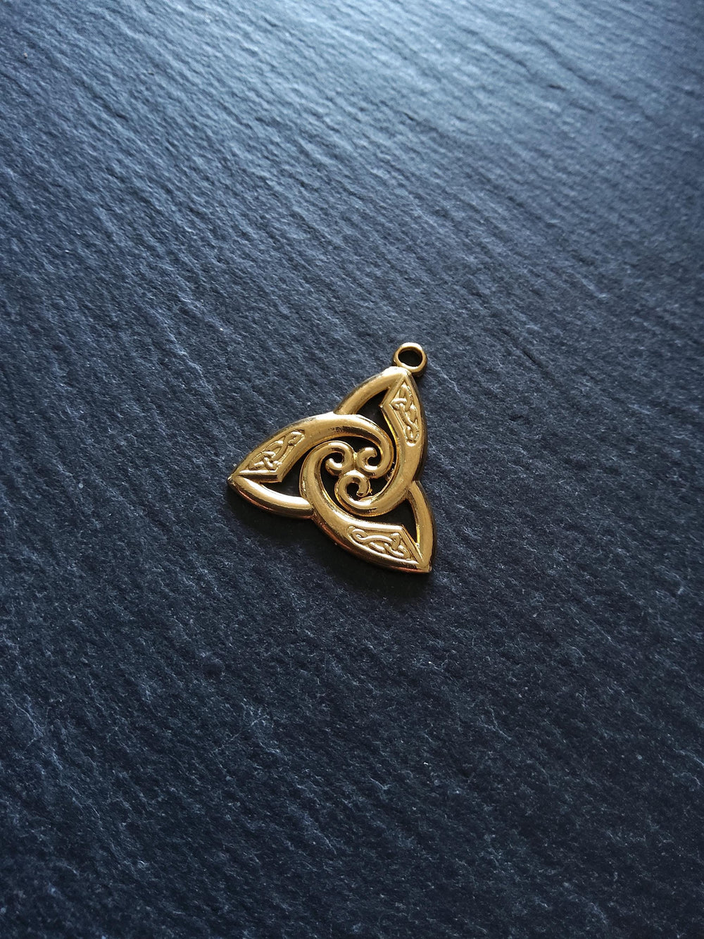 2 or 10 Trinity Celtic Knot Charms18K Gold Plated Stainless Steel 26x25x2mm