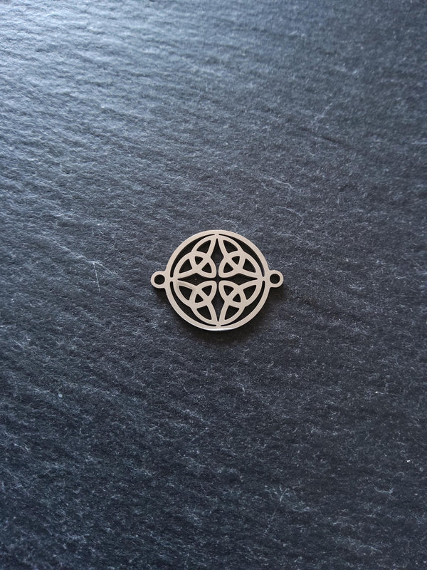 2 or 10 Dara Celtic Knot Flat Round Stainless Steel Connector Charms 18.5x14.5x1mm