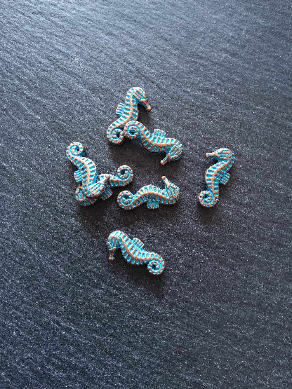 6 or 30 Seahorse Beads Antique Copper with Blue Patina 20x10x3.6mm Hole: 1mm