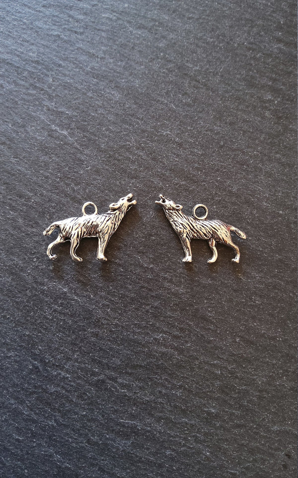 5 or 25 Howling Wolf Pendant Charms Antique Silver Tone 25x18mm
