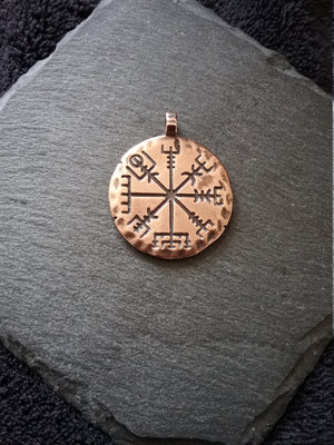 1 or 5 Icelandic Vegvísir Wayfinder Compass Pendant Antique Copper 35x29mm