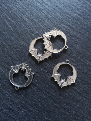 6 or 30 Flying Bat Charms Antique silver Tone Alloy 28x24mm
