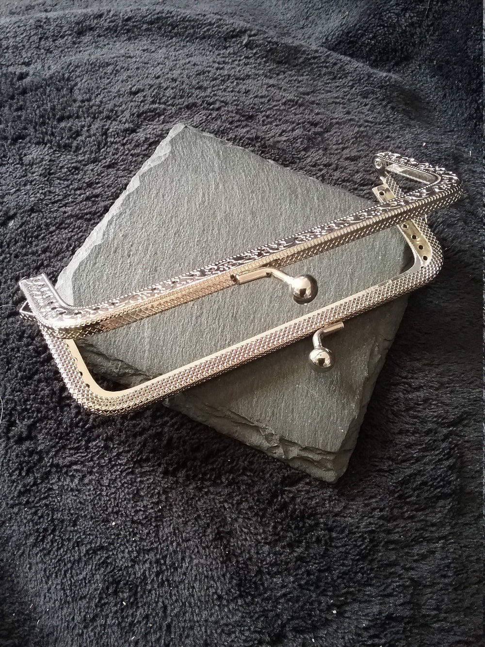 Patterned 12.8cm (5 inch) Bright Silver Tone Metal Purse or Bag Frame Kiss Clasp Rectangle 12.8x6.5cm