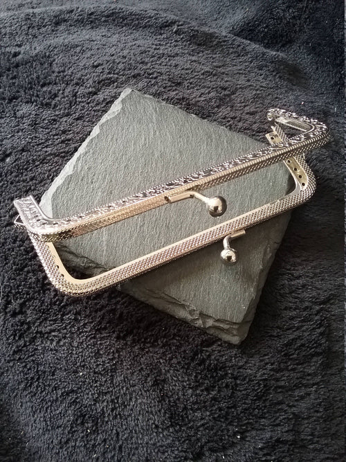 Patterned 12.8cm (5 inch) Bright Silver Tone Metal Purse or Bag Frame Kiss Clasp Rectangle 12.8x6.5cm