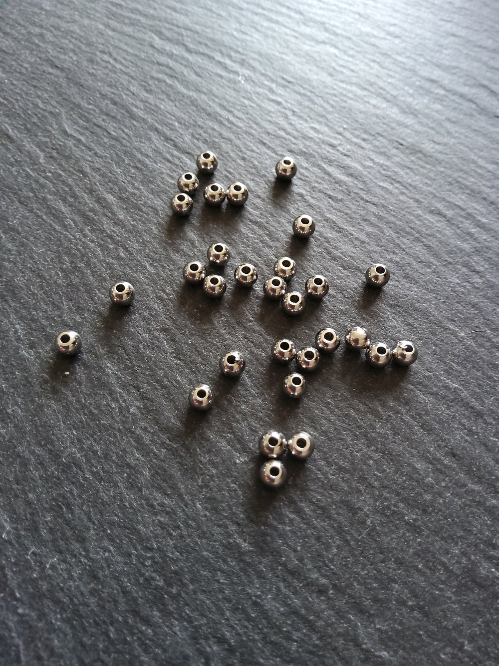 20 or 100 Stainless Steel 4mm Silver Tone Smooth Round Solid Ball Spacer Beads. 1mm Hole