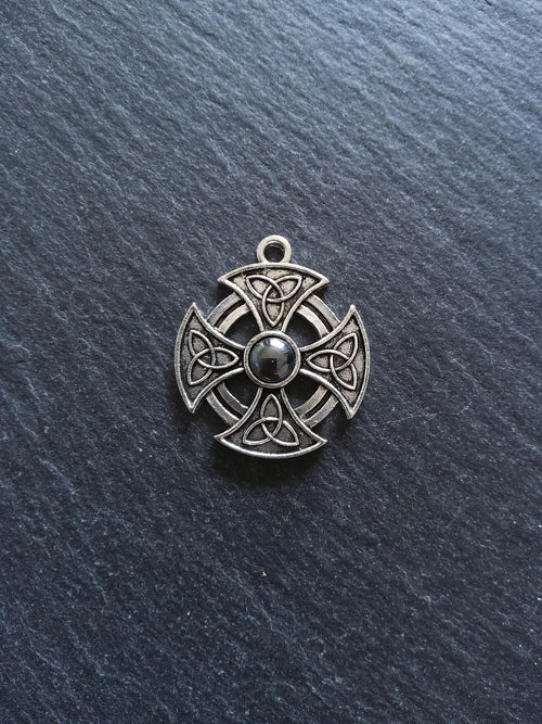 4 or 20 Celtic Knot Cross Round Pendant Antique Silver Tone with Hematite Cabochon 30x27mm