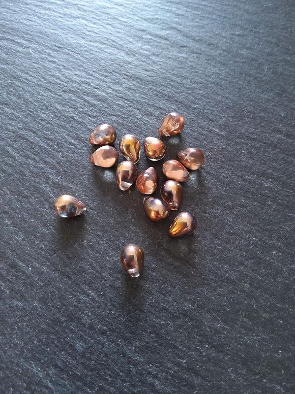 25 Czech Glass Teardrop Beads 5.5x8.5mm Clear Copper with Metallic Copper Lustre. Hole: 0.8mm