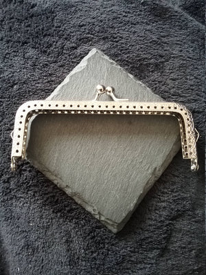 Patterned 12.8cm (5 inch) Bright Silver Tone Metal Purse or Bag Frame Kiss Clasp Rectangle 12.8x6.5cm