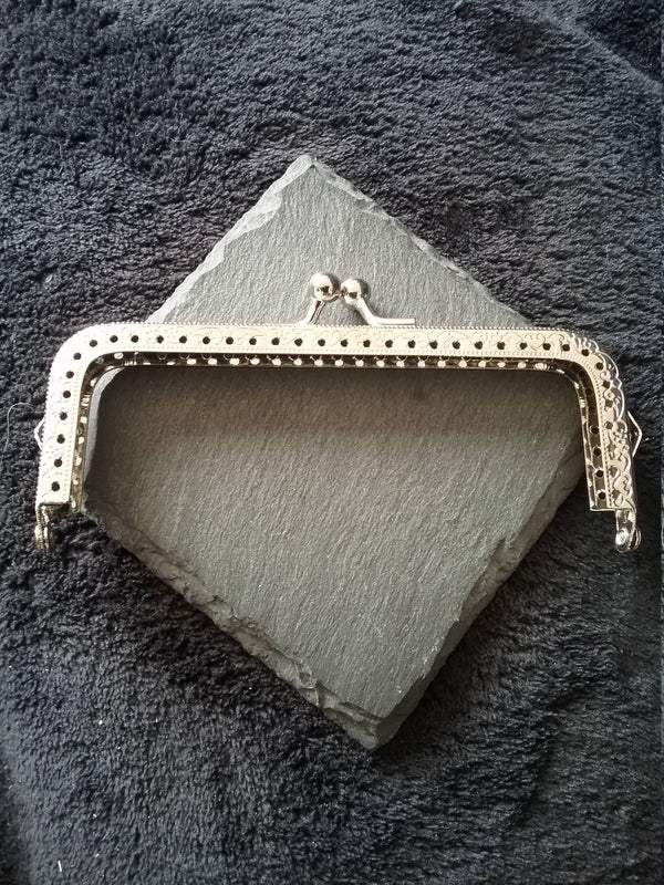 Patterned 12.8cm (5 inch) Bright Silver Tone Metal Purse or Bag Frame Kiss Clasp Rectangle 12.8x6.5cm
