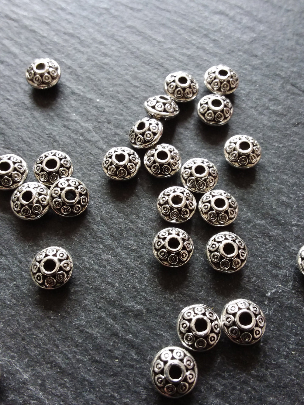 20 or 100 Antique Silver Tone 6mm Flying Saucer Shaped Spacer Beads 6x4mm. Hole: 1.5mm