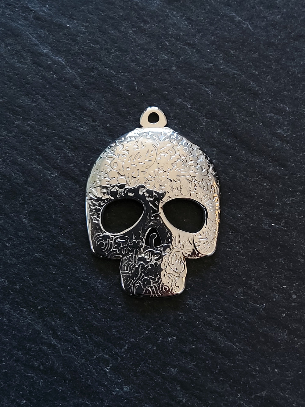 2 or 10 Skull Pendant Stainless Steel Flower Pattern 30x22mm