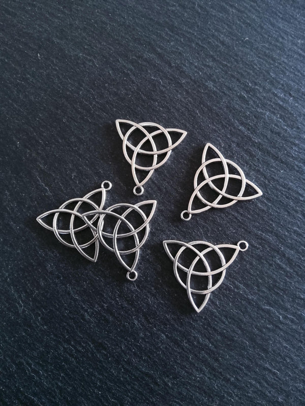 6 or 30 Large Triquetra Celtic Knot Pendants Antique Silver Tone Alloy 30x29x2mm Nickel FREE