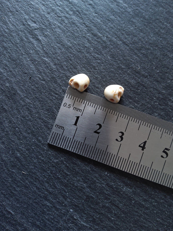 50 Small Cream Synthetic Howlite 8mm Skull Beads 8x7x6mm
