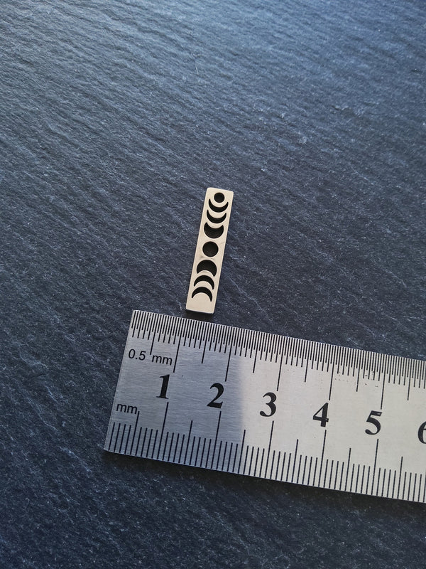 1 or 5 Stainless Steel Phases of the Moon Charms Flat Small 26x6x1.5mm
