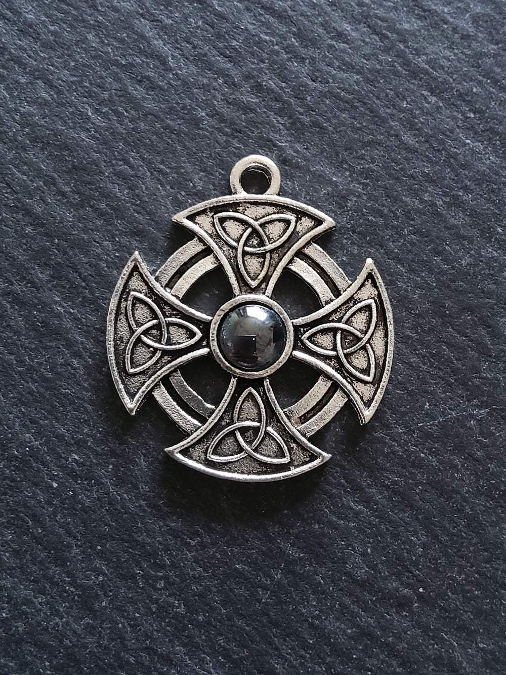 4 or 20 Celtic Knot Cross Round Pendant Antique Silver Tone with Hematite Cabochon 30x27mm