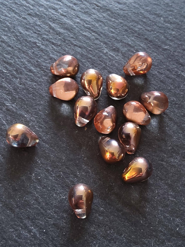 25 Czech Glass Teardrop Beads 5.5x8.5mm Clear Copper with Metallic Copper Lustre. Hole: 0.8mm