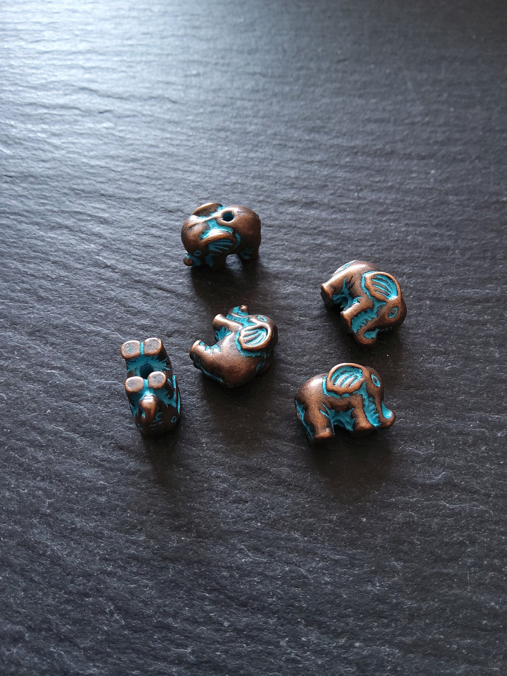 4 or 20 Elephant Beads Antique Copper Tone Metal Alloy With Blue Patina 13x19.5x7mm Hole: 1.4mm