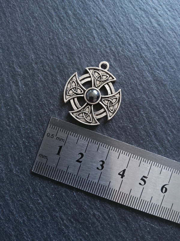 4 or 20 Celtic Knot Cross Round Pendant Antique Silver Tone with Hematite Cabochon 30x27mm