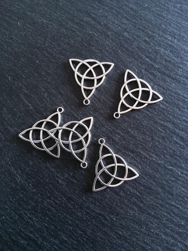 6 or 30 Large Triquetra Celtic Knot Pendants Antique Silver Tone Alloy 30x29x2mm Nickel FREE