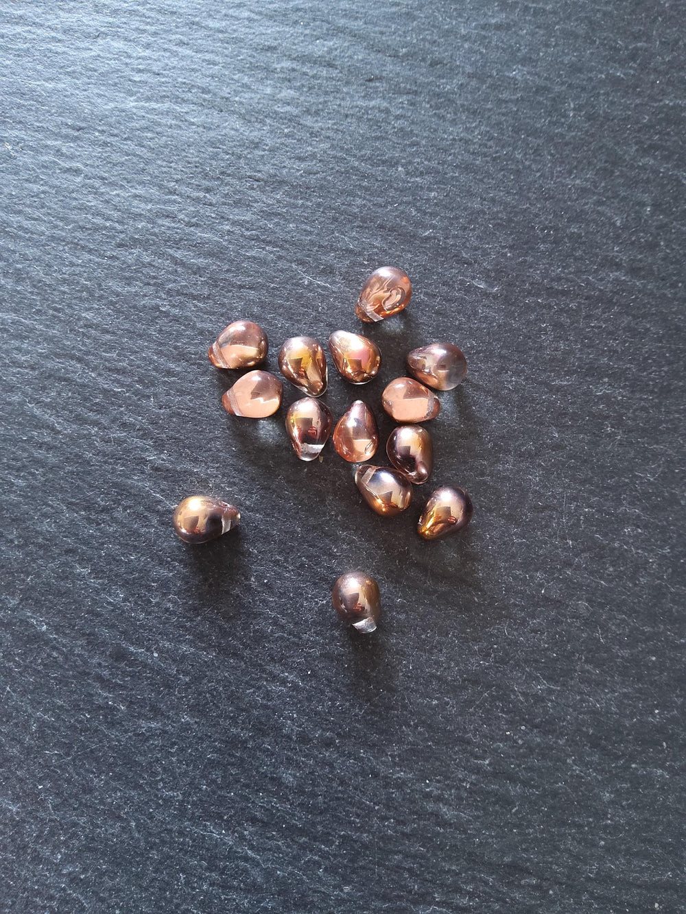 25 Czech Glass Teardrop Beads 5.5x8.5mm Clear Copper with Metallic Copper Lustre. Hole: 0.8mm