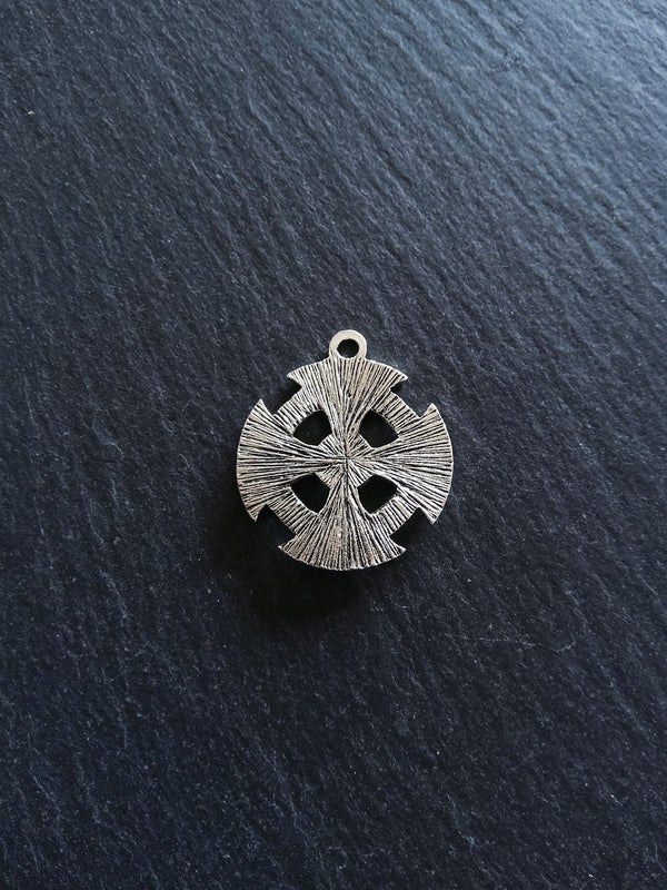 4 or 20 Celtic Knot Cross Round Pendant Antique Silver Tone with Hematite Cabochon 30x27mm
