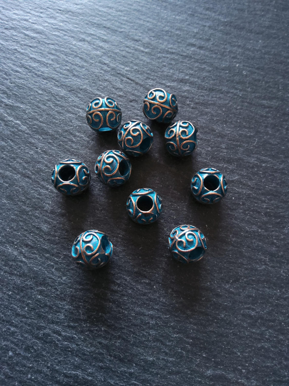 4 or 20 Patterned 10mm Ball Beads Antique Copper Tone Alloy with Blue Patina. 11x10mm Hole: 4.4mm