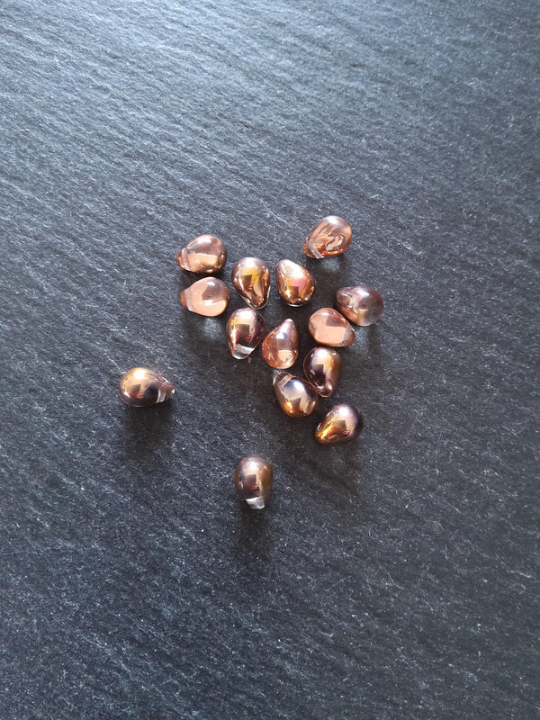 25 Czech Glass Teardrop Beads 5.5x8.5mm Clear Copper with Metallic Copper Lustre. Hole: 0.8mm