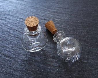 2 or 10 Little Flat Round Clear Glass Bottles with Cork Stopper 1ml 25x20x11mm