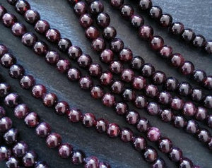 7.7mm Natural Garnet Round Undyed Gemstone Beads. Full 15 inch Strand Hole: 1mm (IMPERFECT)